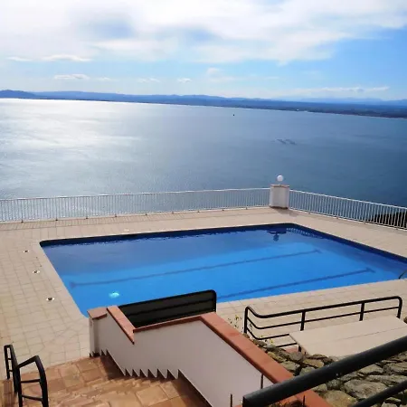 Residencial Puig Rom Apartment